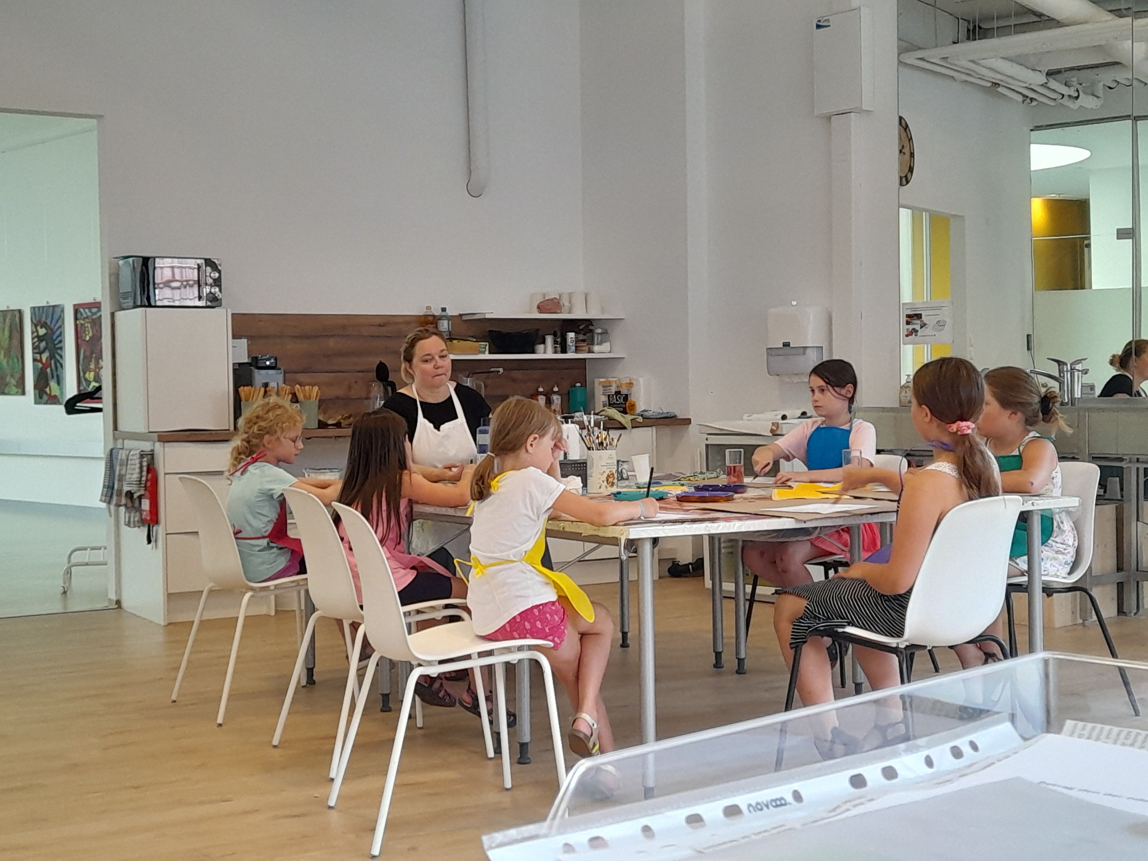 Acrylmalen mit Michaela Puster-Jonke copyright@lebenshilfe-bruck-kapfenberg